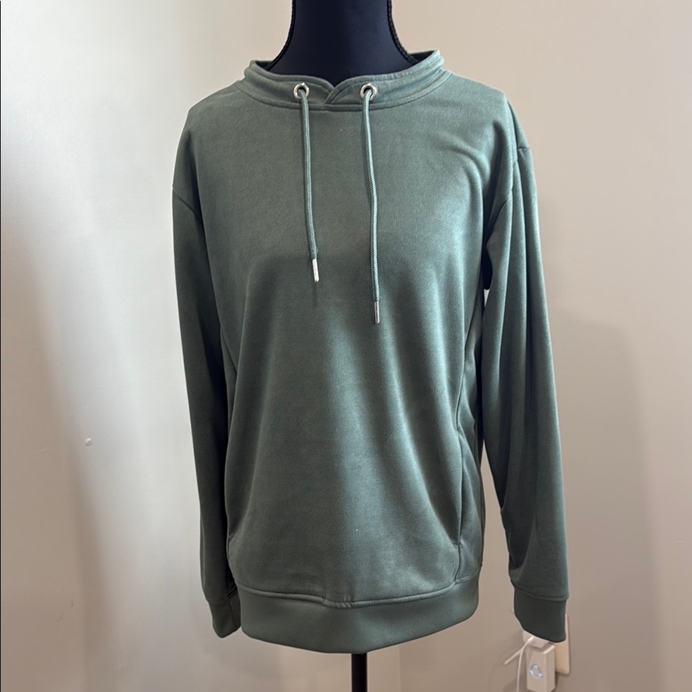 Green Hooded Pullover Sweatshirt for Everyday Comfort
